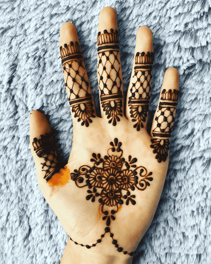 Pretty Palm Henna Design