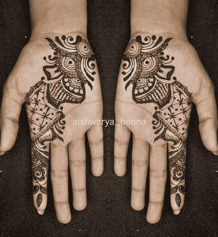 Shapely Palm Henna Design