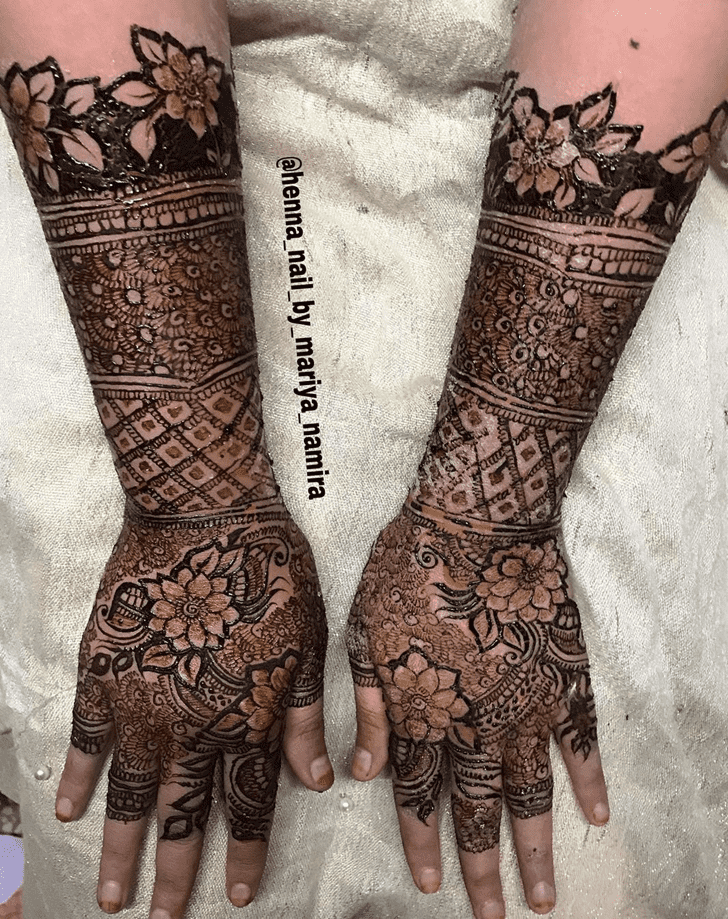 Enthralling Paris Henna Design