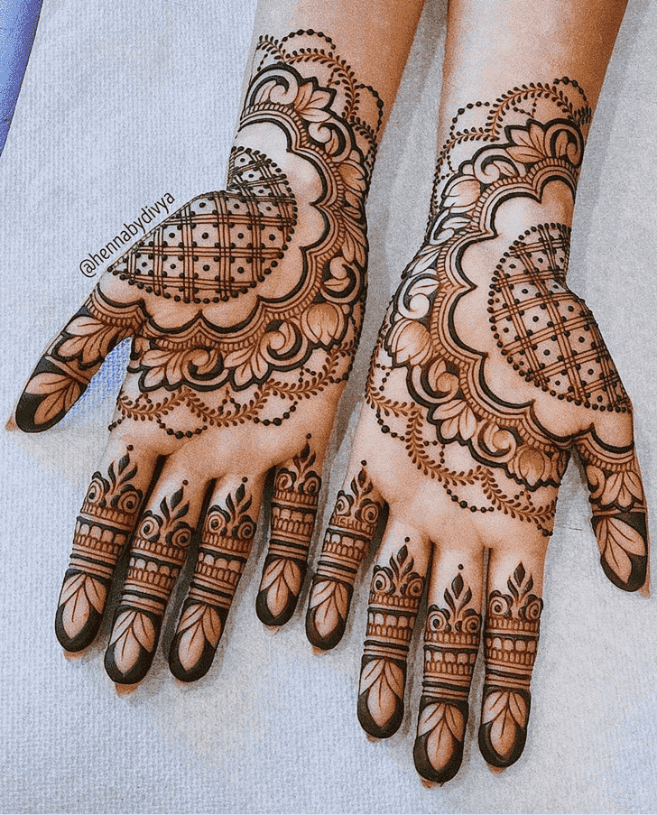 Enticing Pattern Henna Design