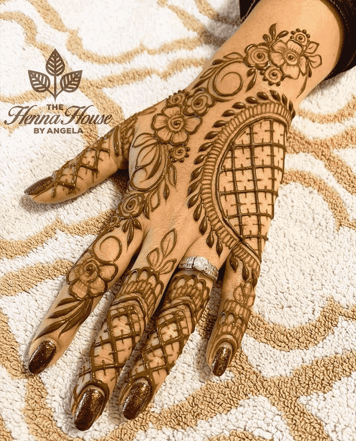 Exquisite Pattern Henna Design