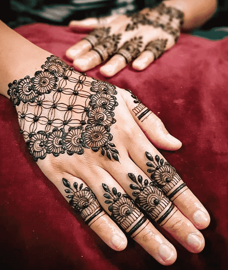 Refined Pattern Henna Design