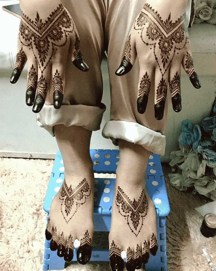 Bewitching Phalguna Amavasya Henna Design