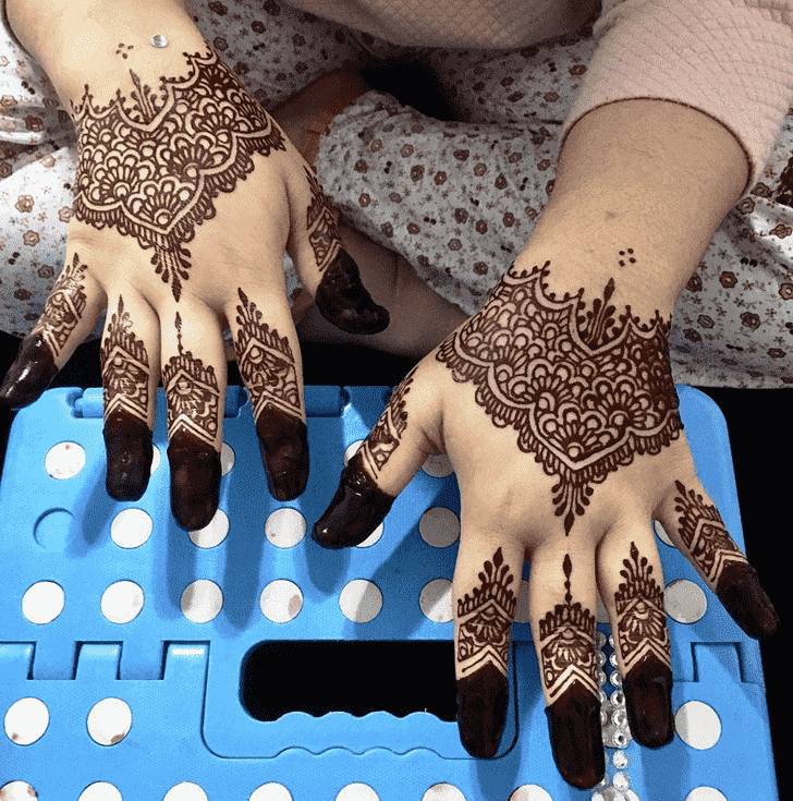 Charming Phalguna Amavasya Henna Design