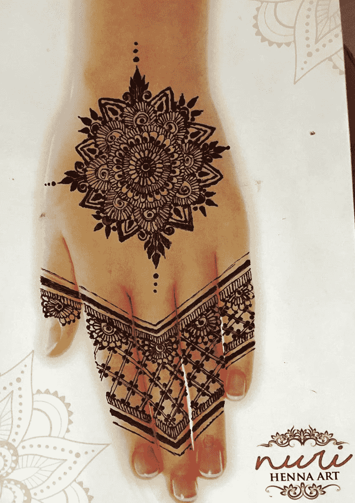 Fetching Phalguna Amavasya Henna Design
