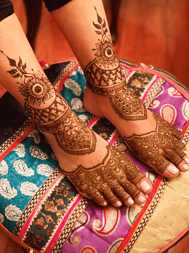 Magnificent Phalguna Amavasya Henna Design