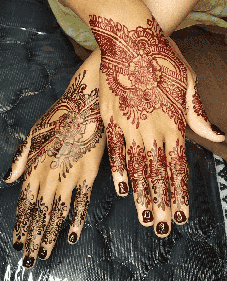 Adorable Prayagraj Henna Design