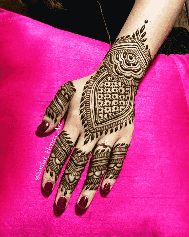 Pretty Professional Henna Design