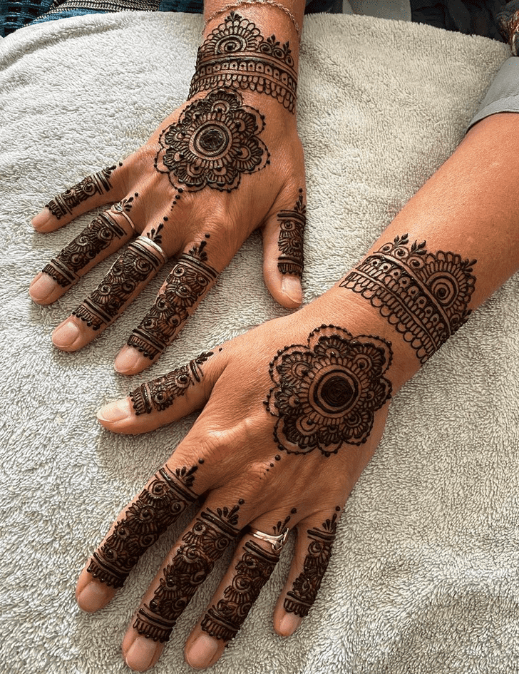 Delicate Puducherry Henna Design