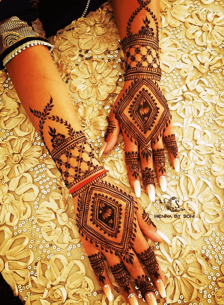 Graceful Puducherry Henna Design