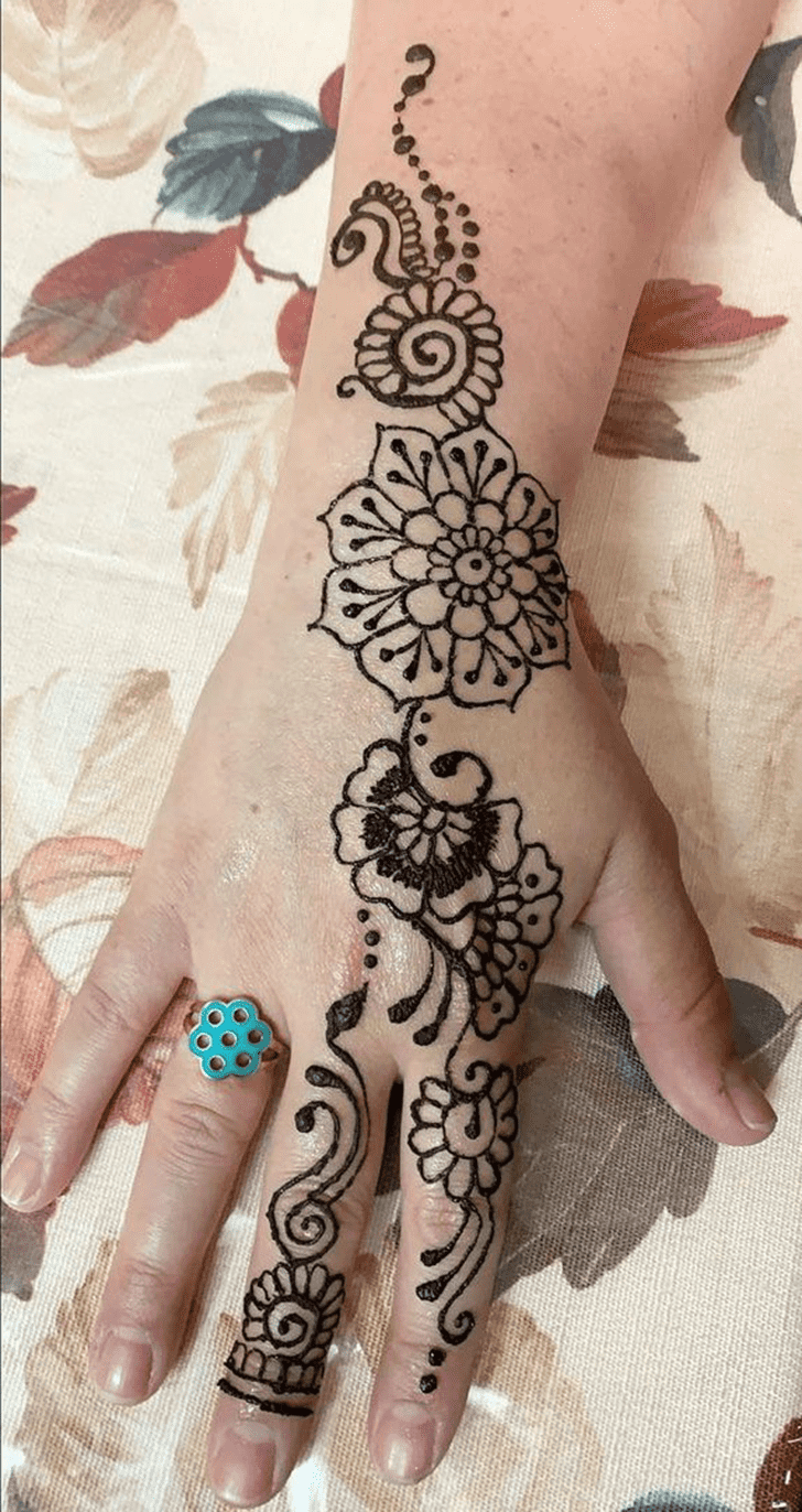 Refined Puducherry Henna Design
