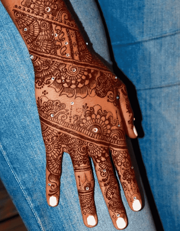 Comely Pune Henna Design