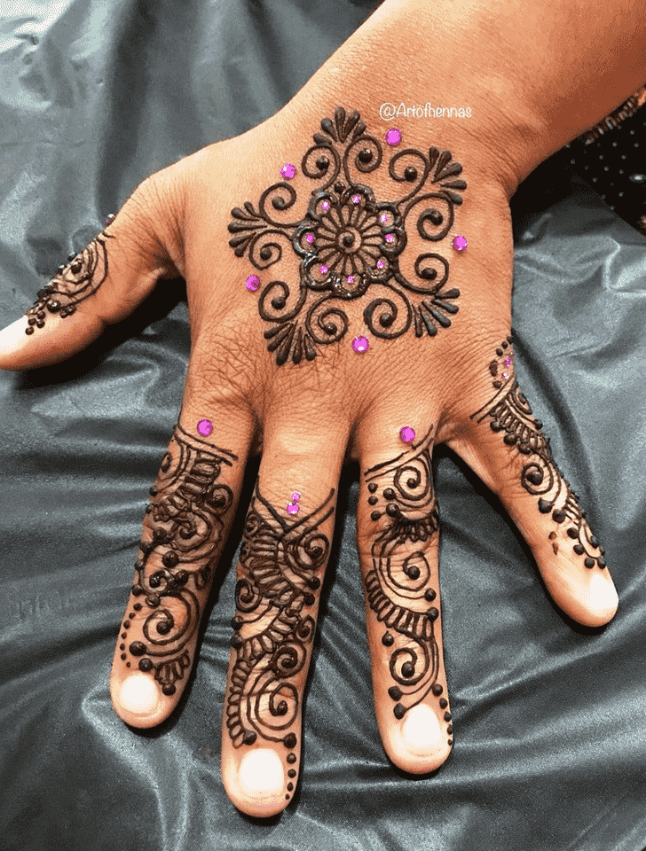 Fine Pune Henna Design