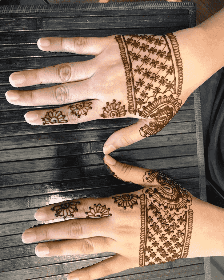 Splendid Pune Henna Design