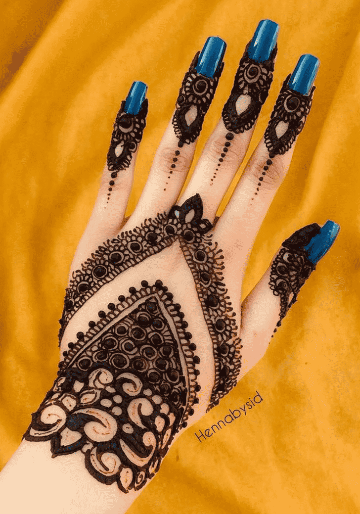 Charming Punjabi Henna Design