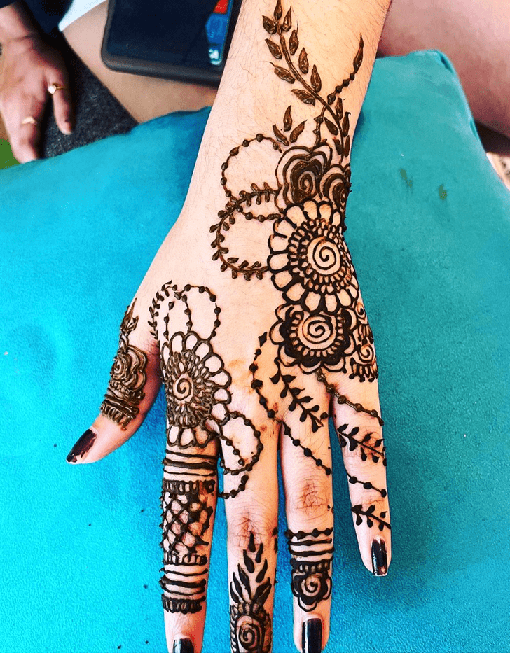 Enticing Quetta Henna Design