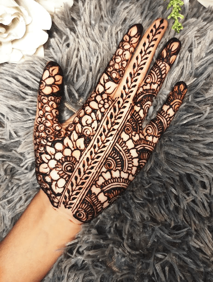 Magnetic Quetta Henna Design