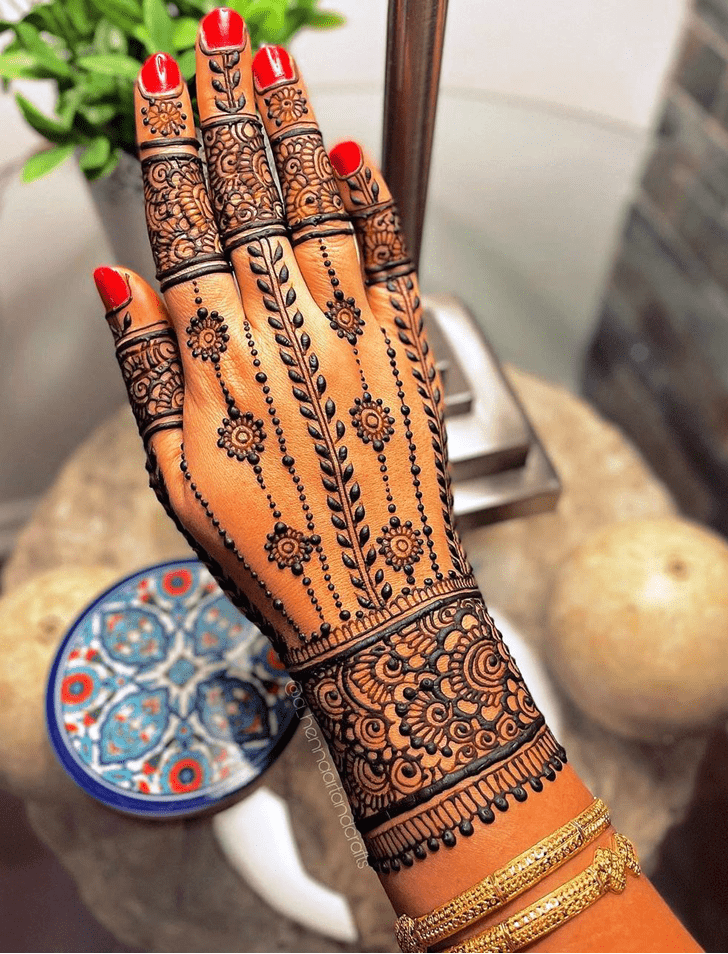 Shapely Quetta Henna Design