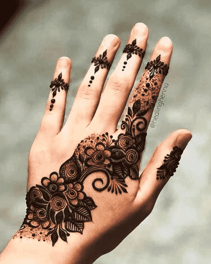 Comely Reverse Henna Design