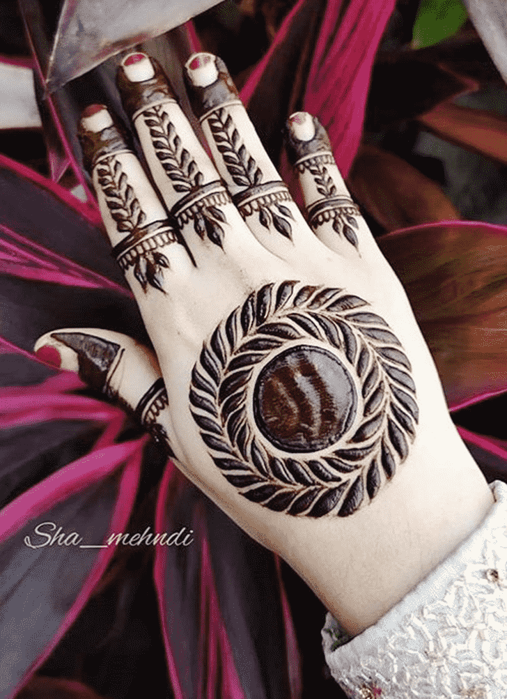 Exquisite Reverse Henna Design