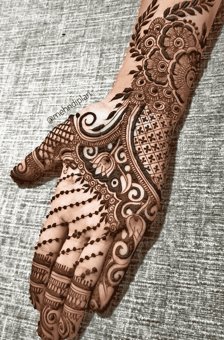 Gorgeous Reverse Henna Design