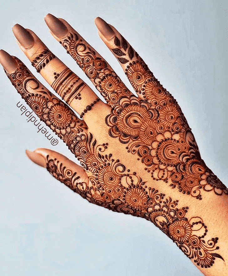 Graceful Reverse Henna Design