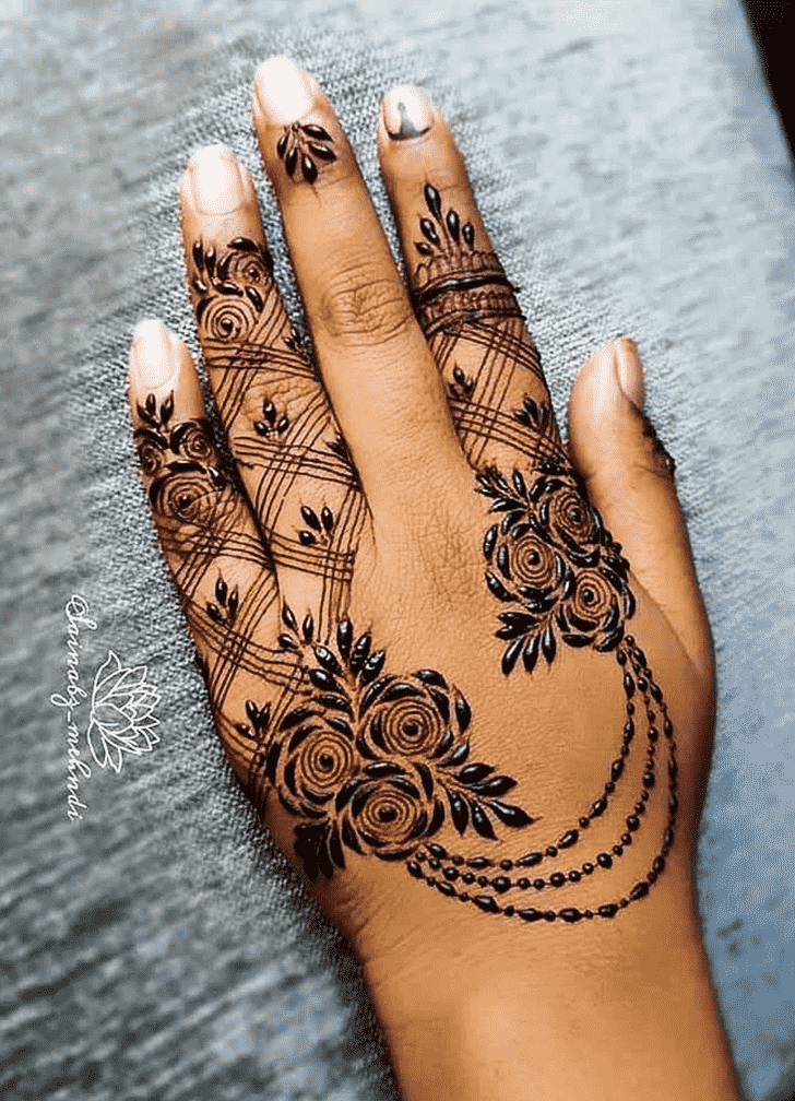 Inviting Reverse Henna Design