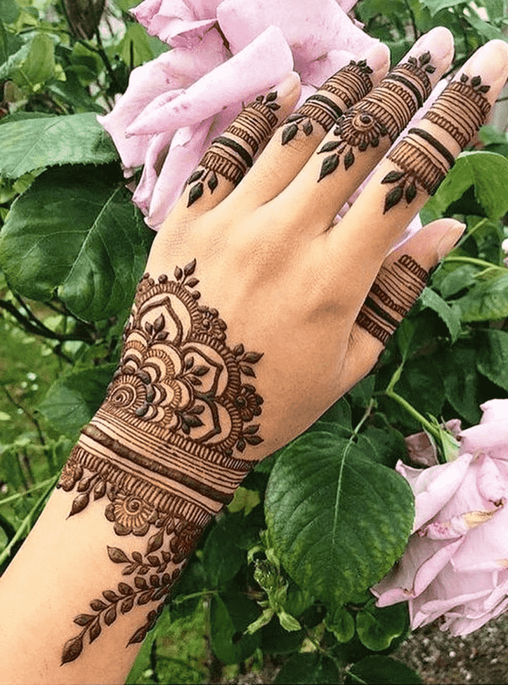 Pretty Reverse Henna Design
