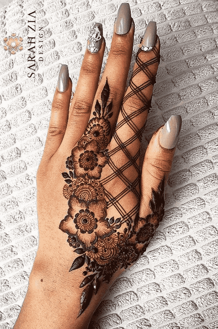 Shapely Reverse Henna Design