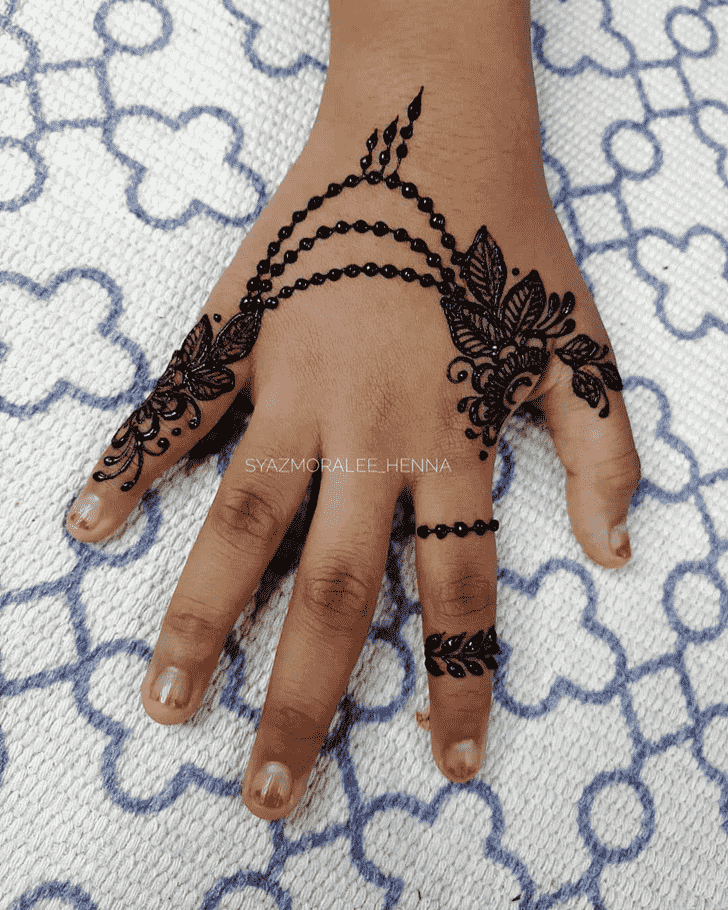 Alluring Right Hand Henna design
