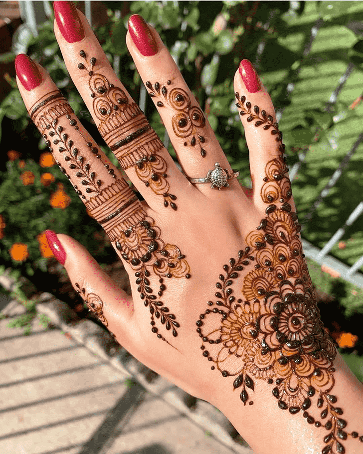 Beauteous Right Hand Henna design