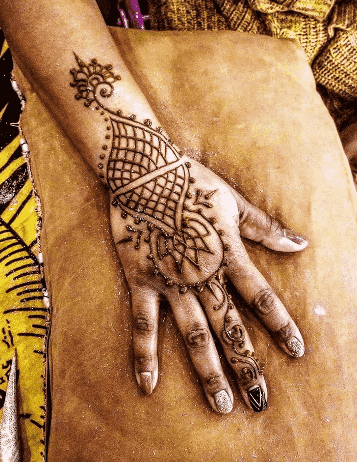 Enthralling Right Hand Henna design