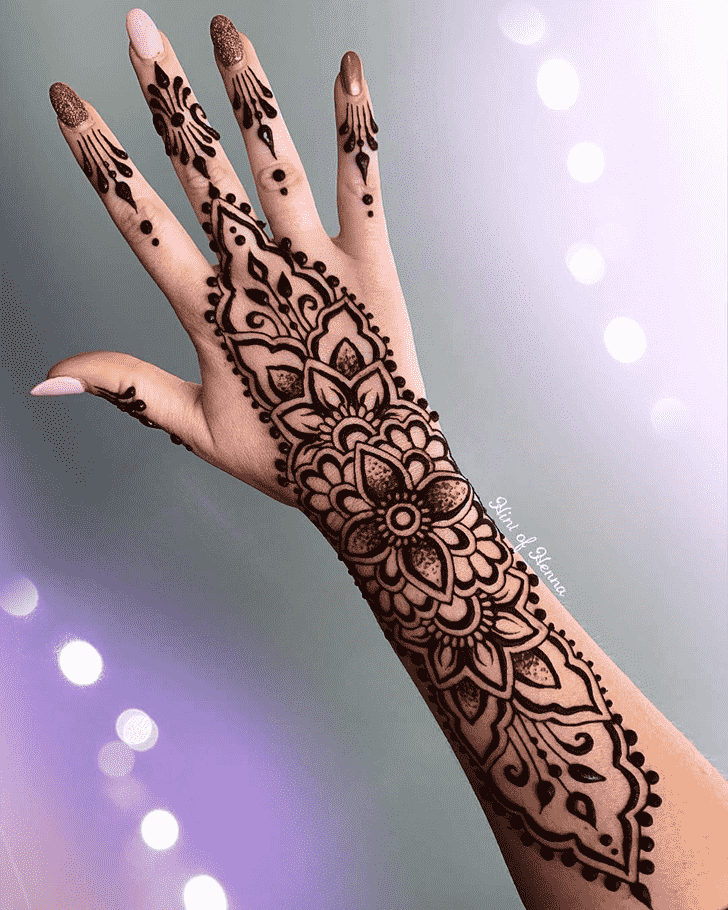 Good Looking Right Hand Henna design