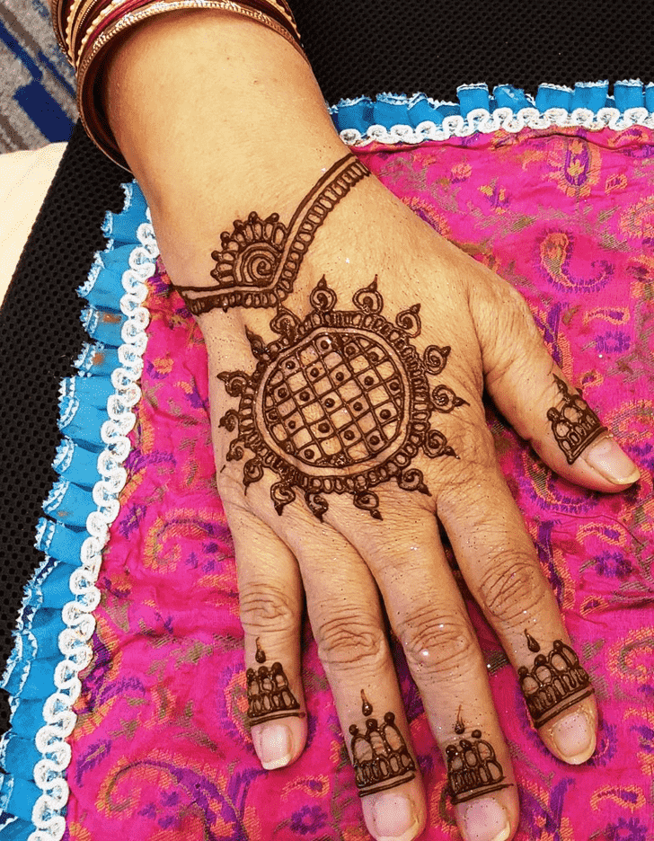 Grand Right Hand Henna design