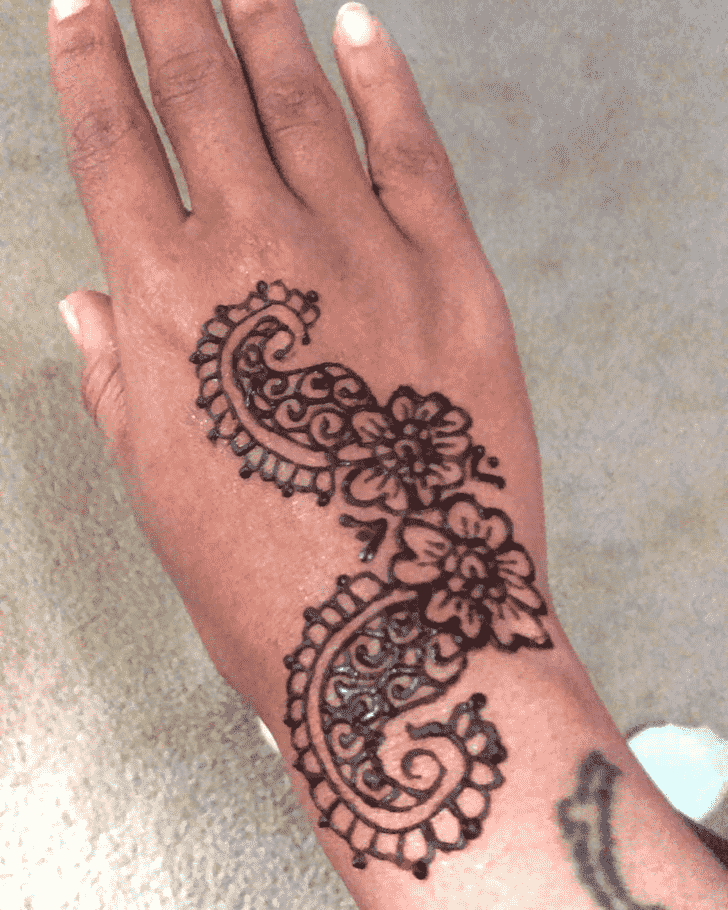 Right Handsome Right Hand Henna design