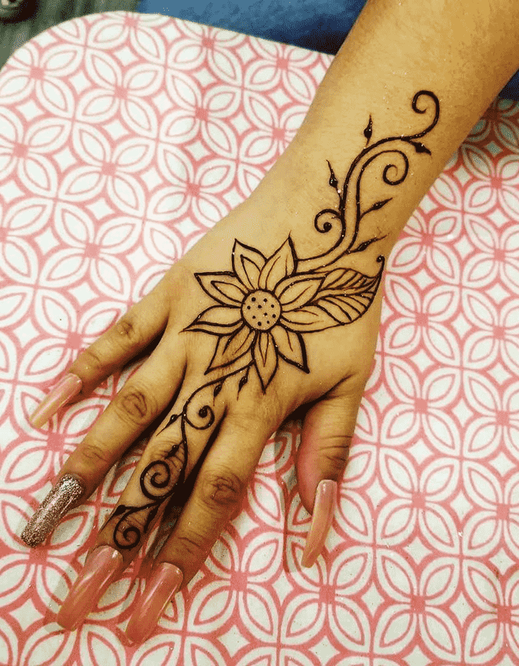Magnetic Right Hand Henna design