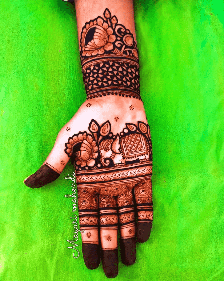 Magnificent Right Hand Henna design