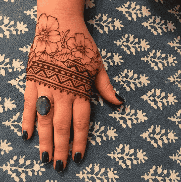 Mesmeric Right Hand Henna design