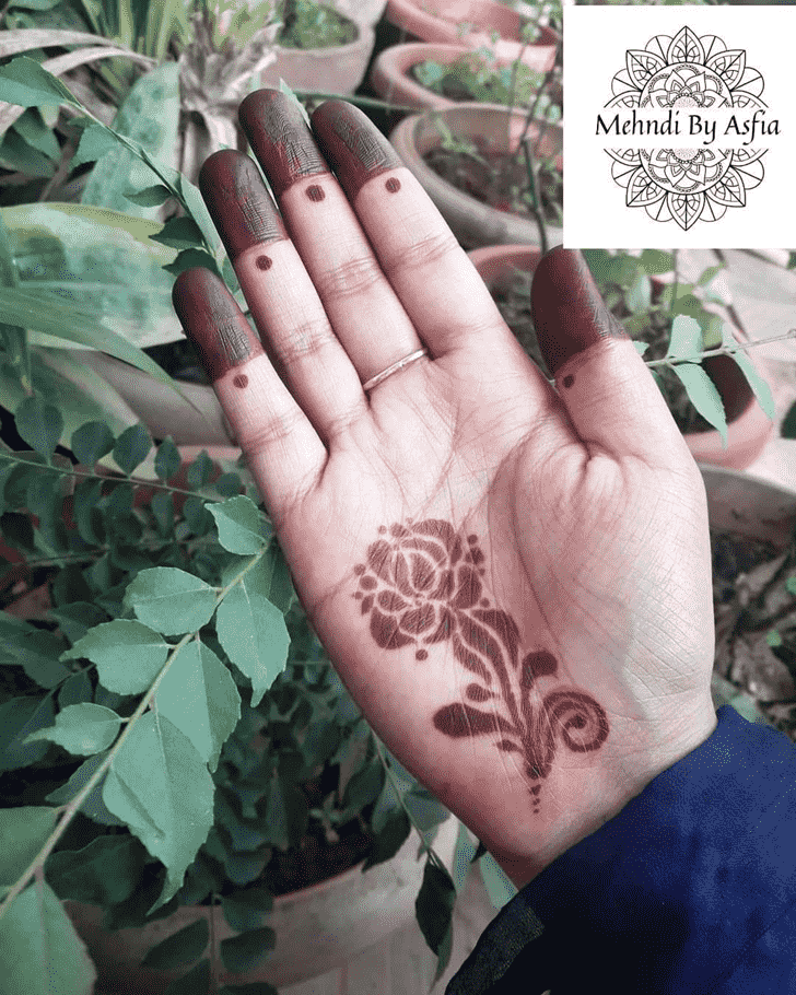 Pleasing Right Hand Henna design