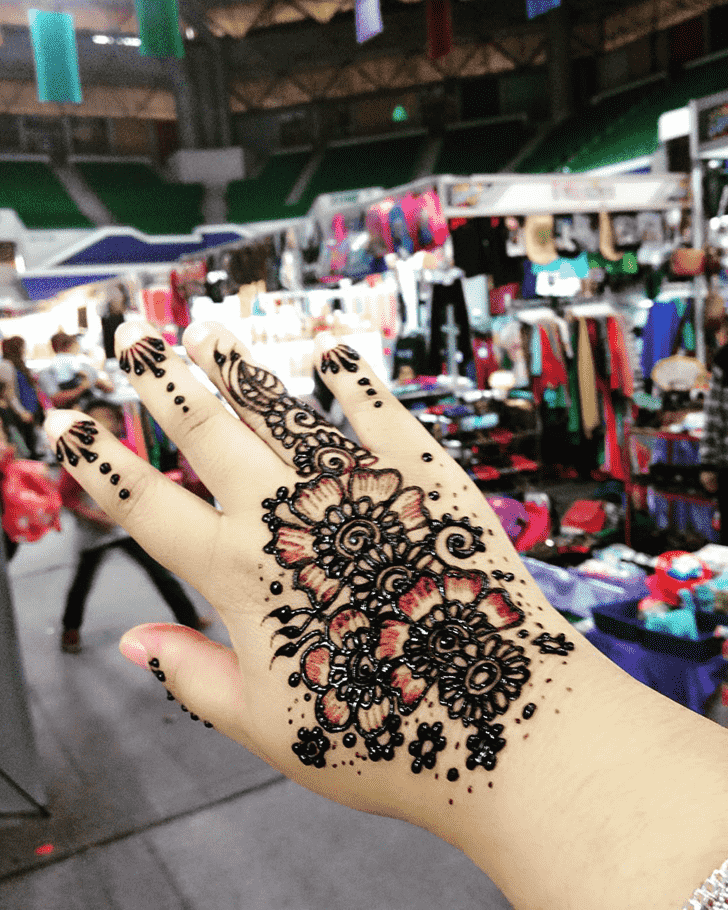Refined Right Hand Henna design