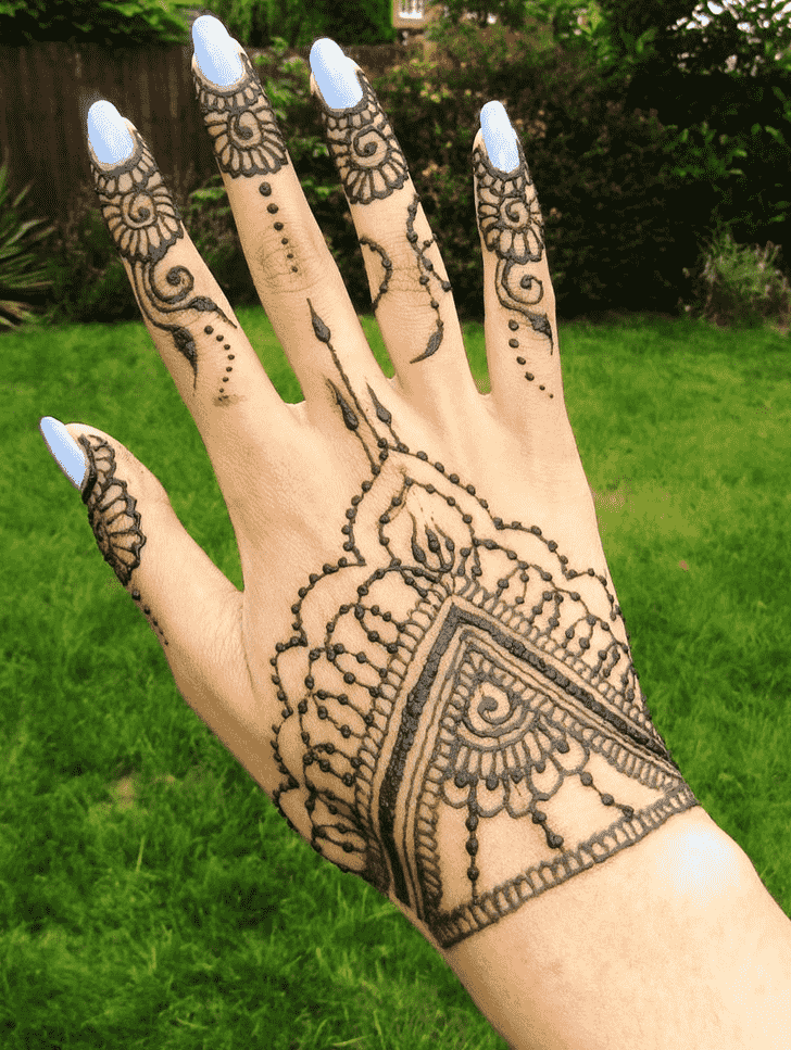 Resplendent Right Hand Henna design