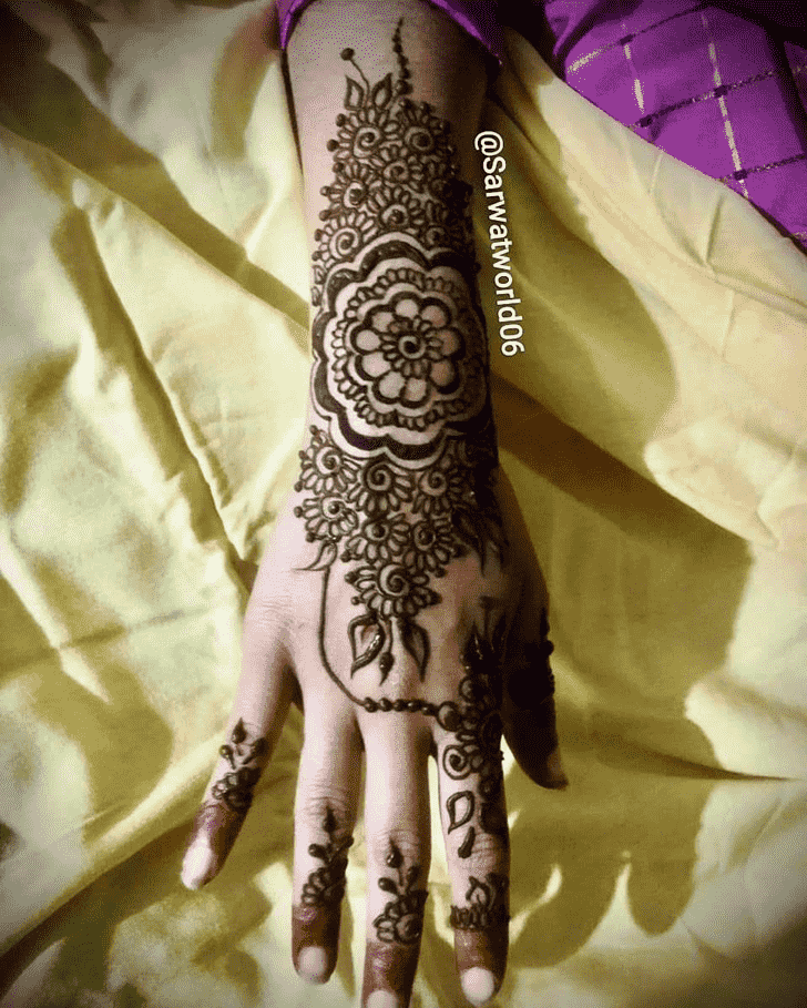 Slightly Right Hand Henna design