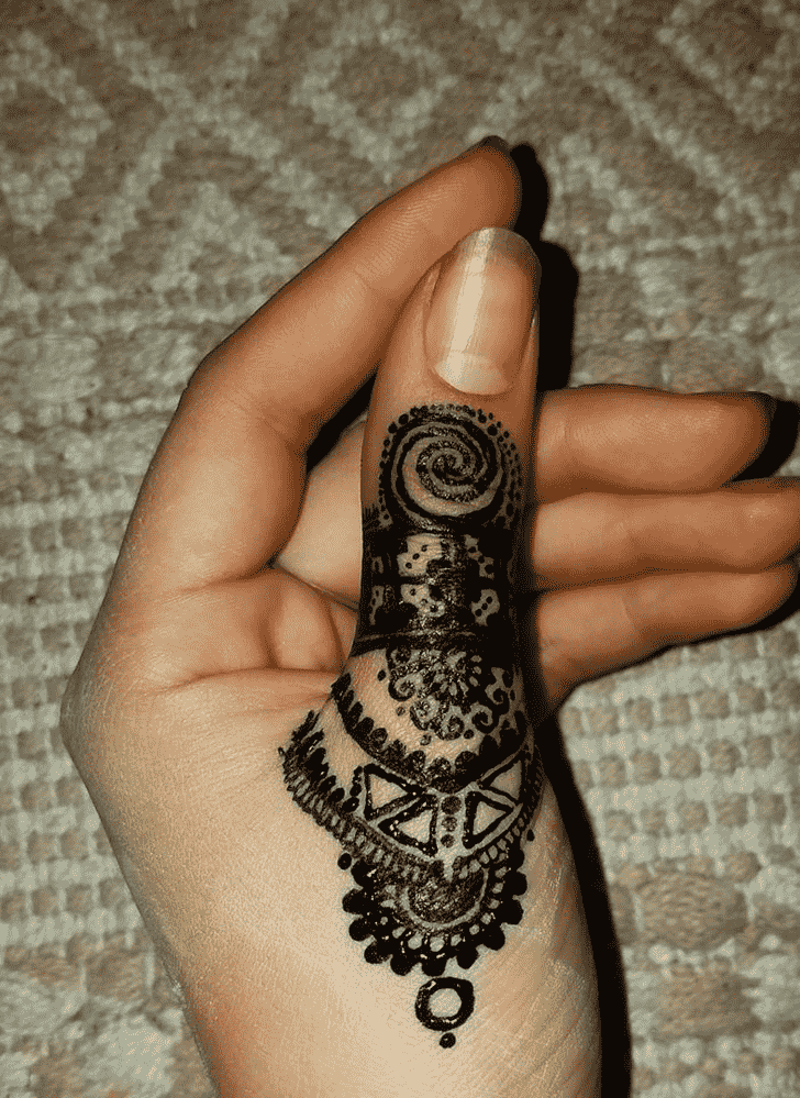 Dazzling Ring Henna Design