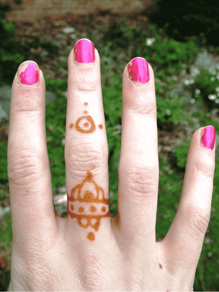 Enticing Ring Henna Design