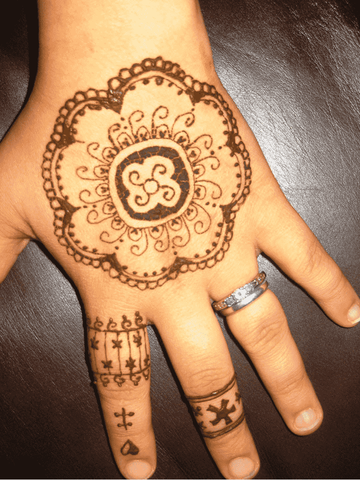 Grand Ring Henna Design