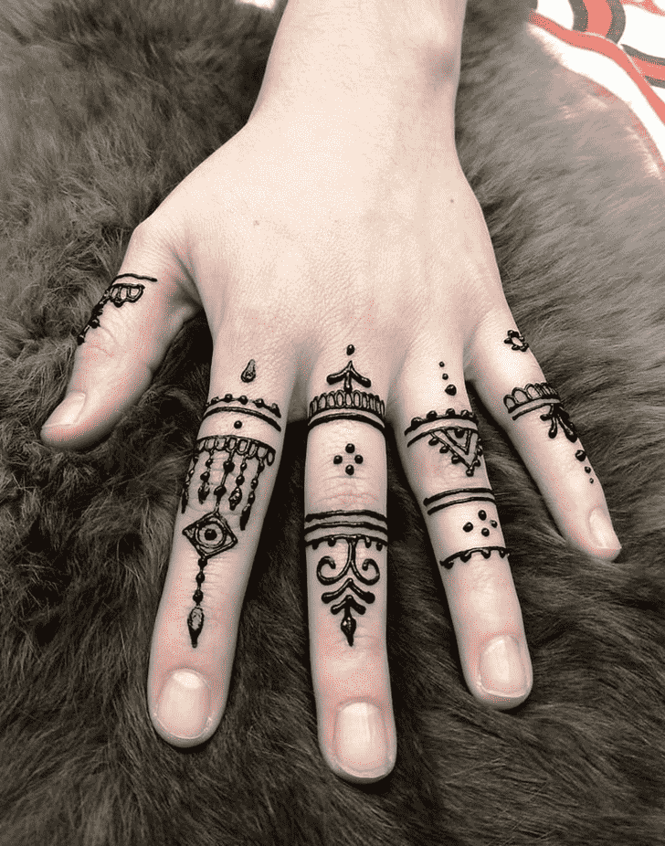Radiant Ring Henna Design