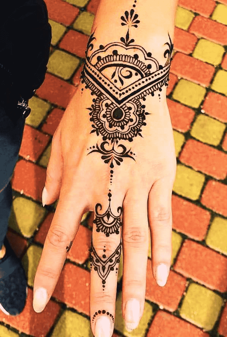 Elegant Rishikesh Henna Design