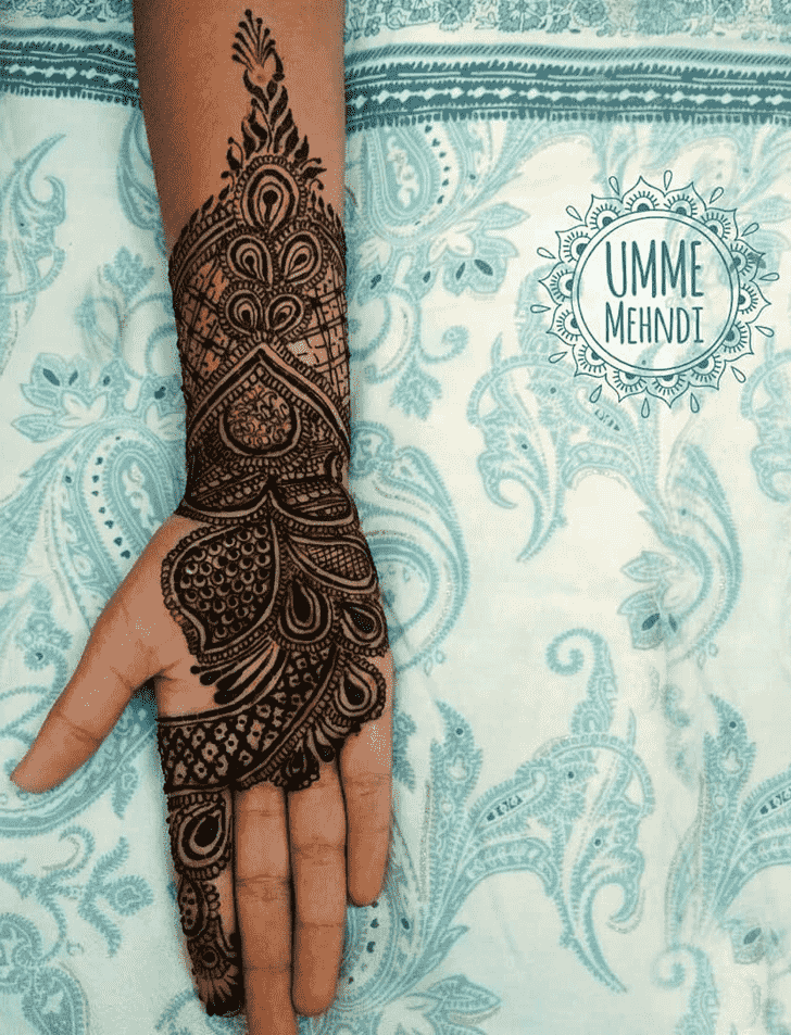 Shapely Rishikesh Henna Design
