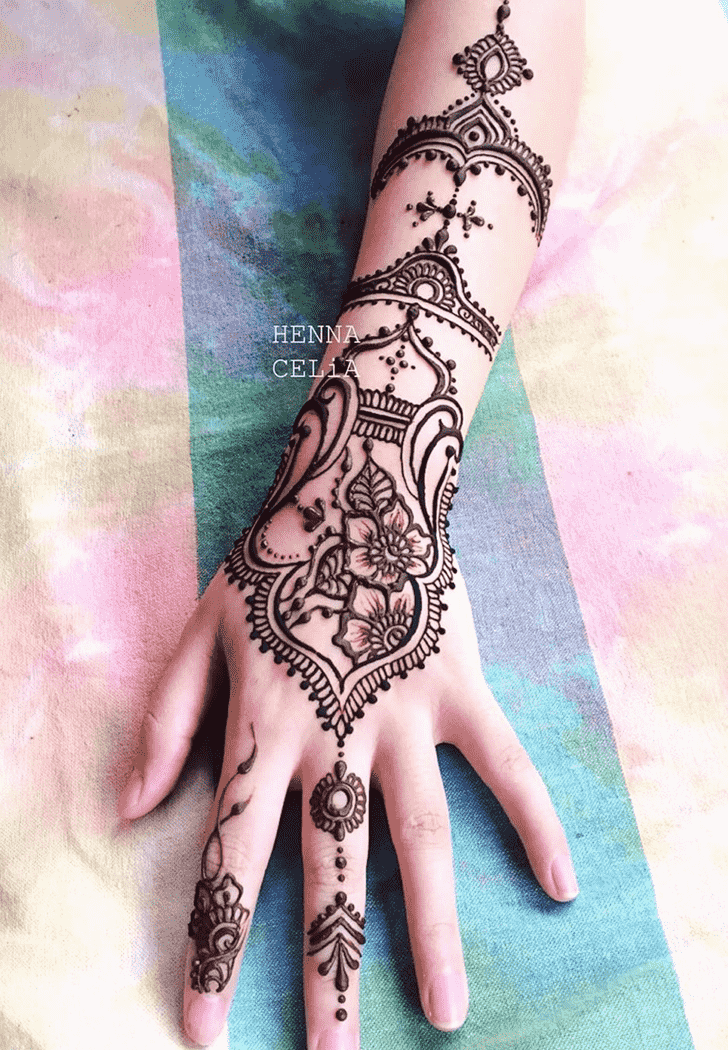 Elegant Romantic Henna design