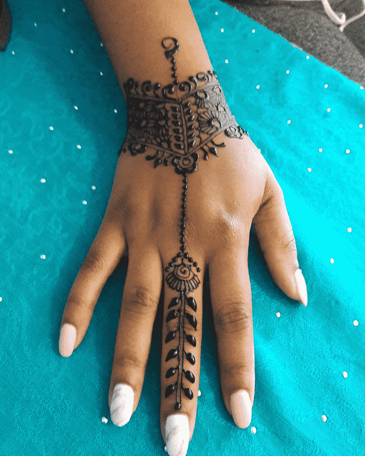 Marvelous Romantic Henna design